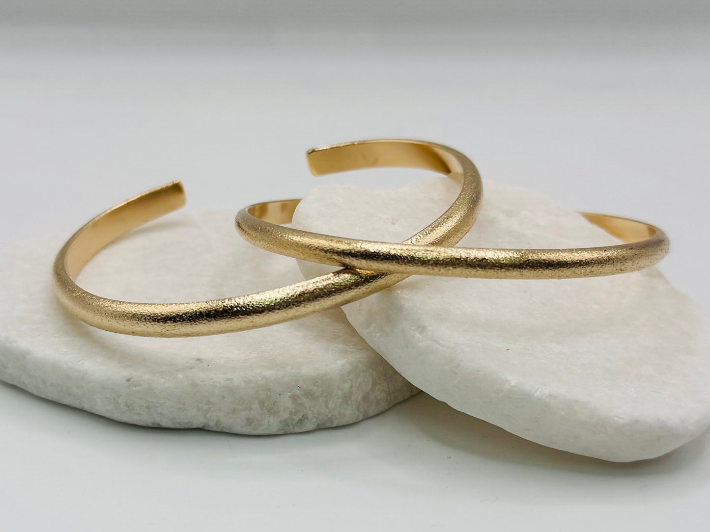 Gold Frosted Chunky Half Round