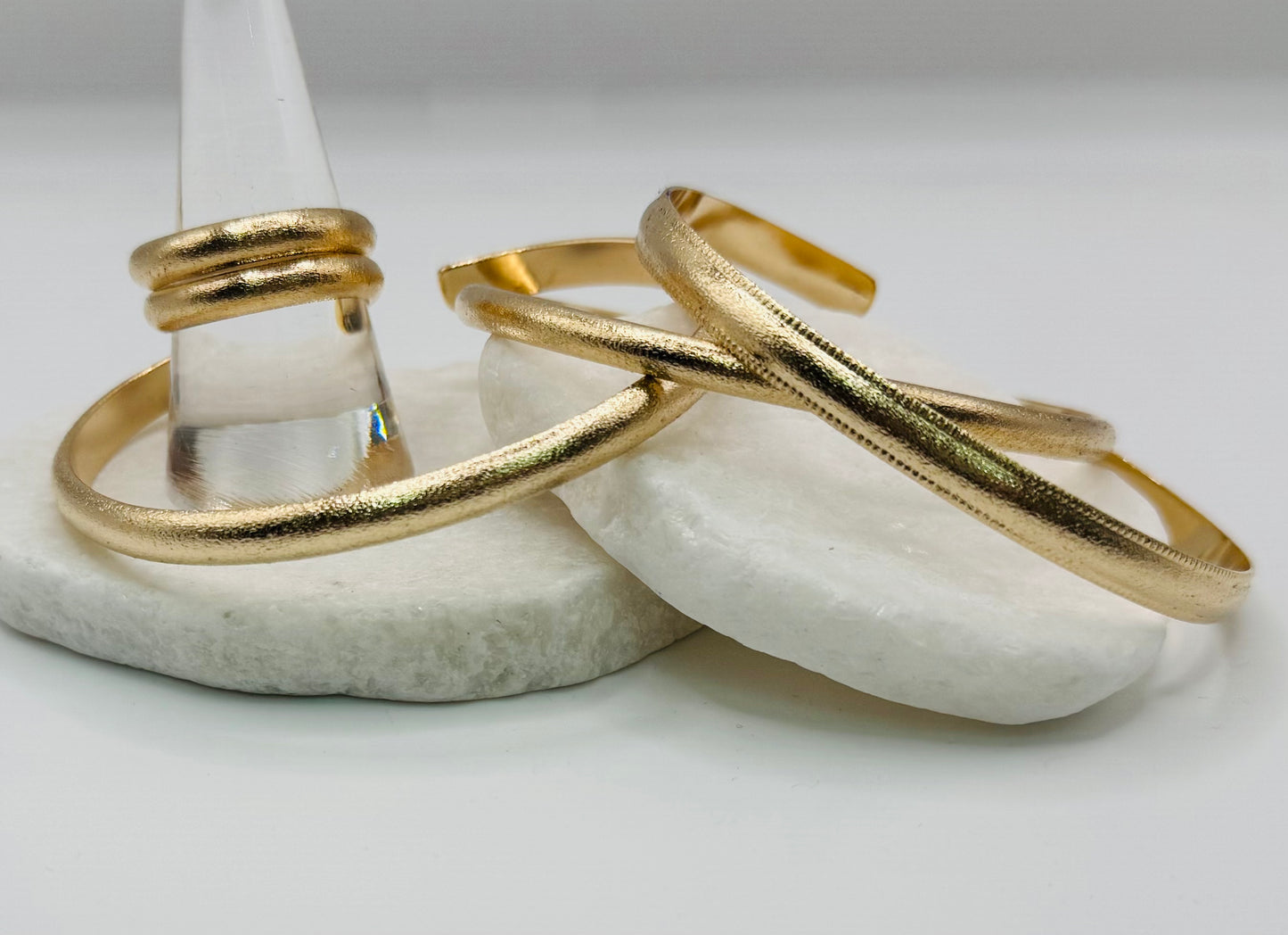 Gold Frosted Hay Ring